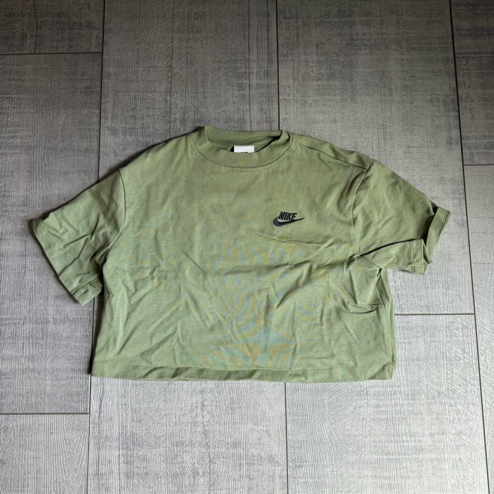 Nike Boxy Cropped T-Shirt